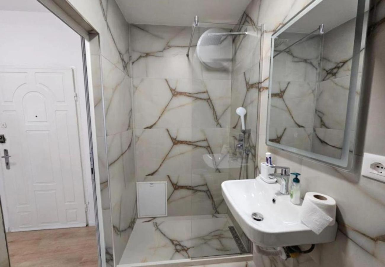 Kalpazo Myslym Shyri Tirana Apartment Екстериор снимка