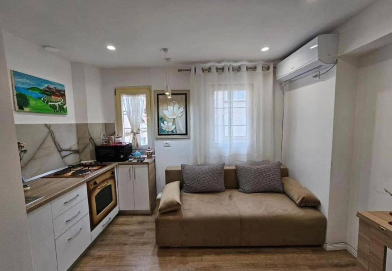 Kalpazo Myslym Shyri Tirana Apartment Екстериор снимка